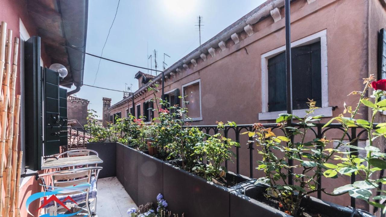 Au Nom De La Rose Apartman Velence Kültér fotó