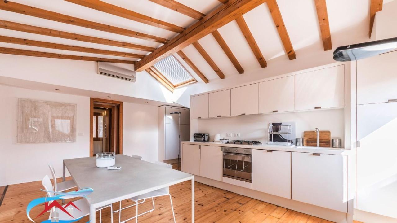 Au Nom De La Rose Apartman Velence Kültér fotó