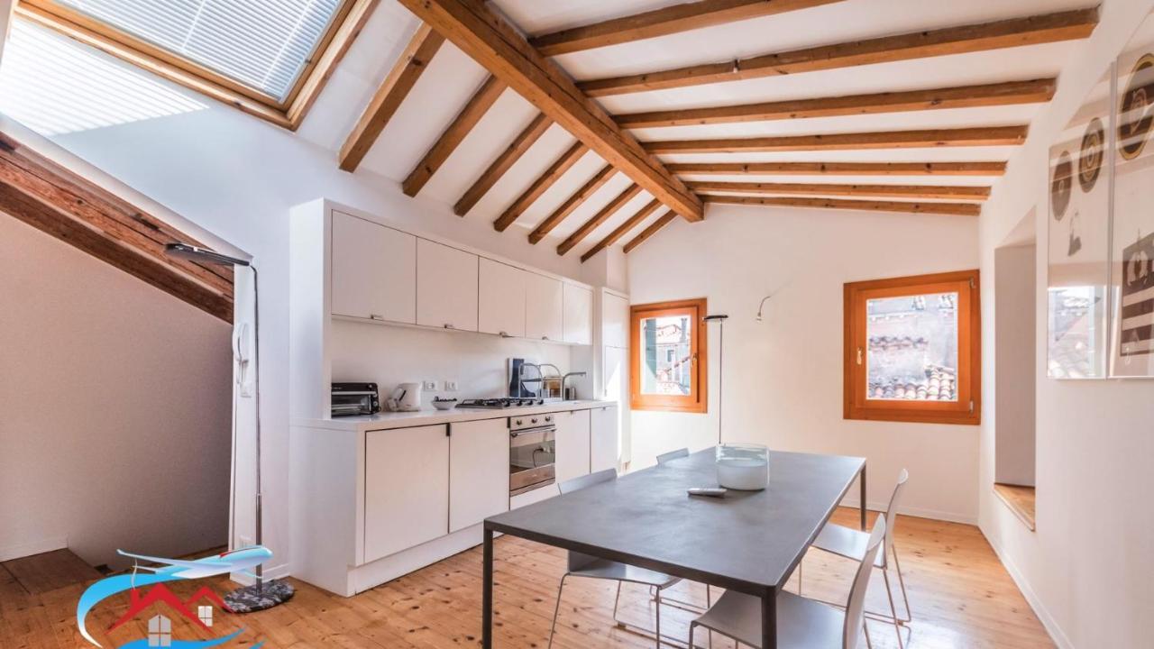 Au Nom De La Rose Apartman Velence Kültér fotó