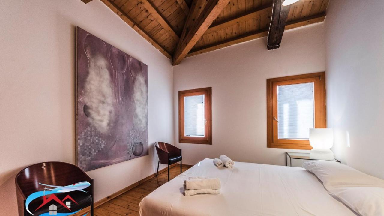 Au Nom De La Rose Apartman Velence Kültér fotó